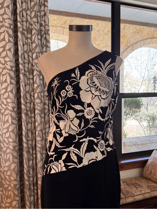 Vintage 1970s Bob Mackie Black Embroidered One Shoulder Gown   Size 6 - Picture 2 of 8